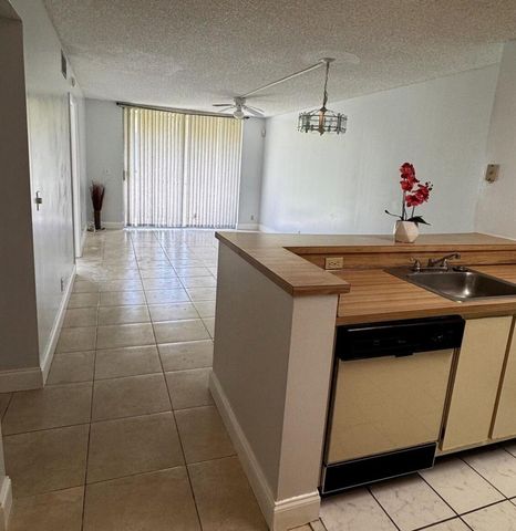 7720 NW 50th Street 107, Lauderhill, FL 33351
