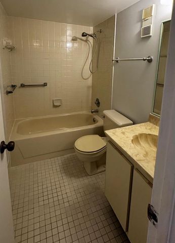 7720 NW 50th Street 107, Lauderhill, FL 33351