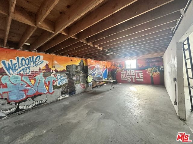 6131 S Western Avenue, Los Angeles, CA 90047