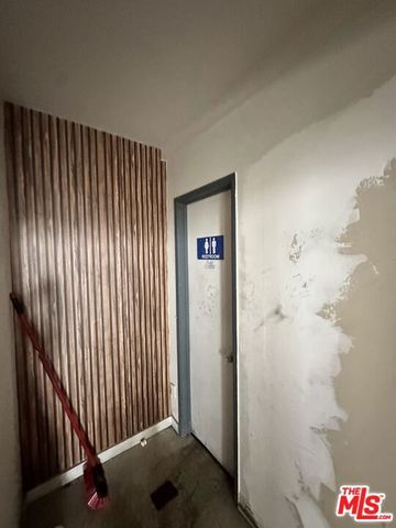 6131 S Western Avenue, Los Angeles, CA 90047