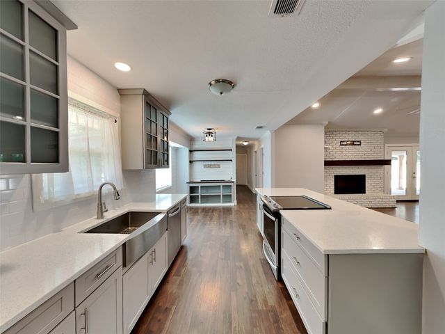 3704 Astoria Drive, Arlington, TX 76013