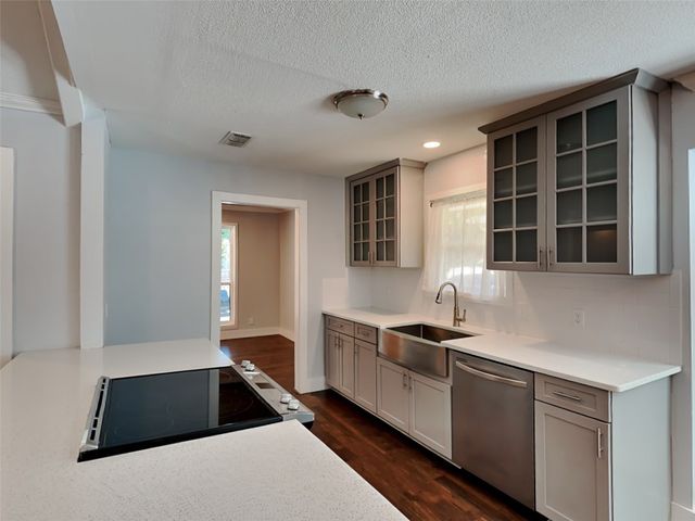 3704 Astoria Drive, Arlington, TX 76013