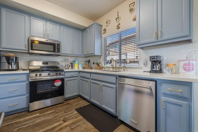 998 E J St, Oakdale, CA 95361