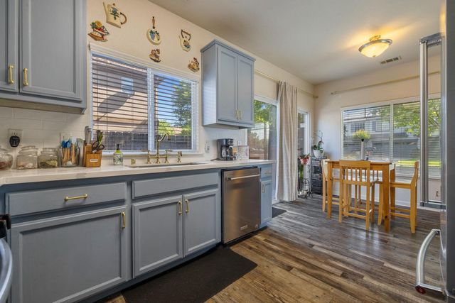 998 E J St, Oakdale, CA 95361