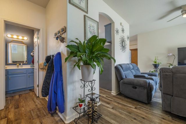 998 E J St, Oakdale, CA 95361