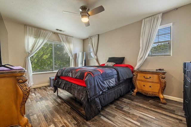 998 E J St, Oakdale, CA 95361