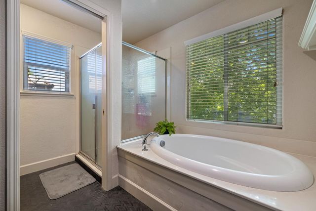 998 E J St, Oakdale, CA 95361