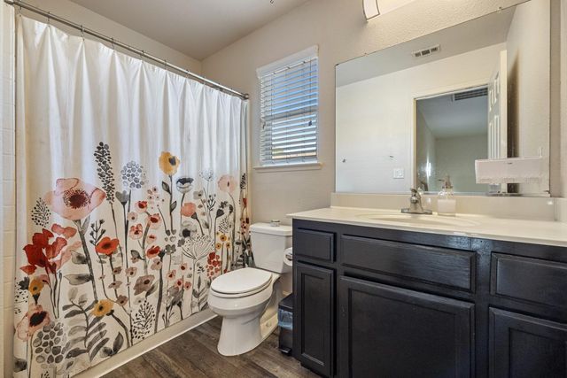 998 E J St, Oakdale, CA 95361