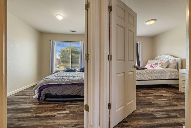 998 E J St, Oakdale, CA 95361