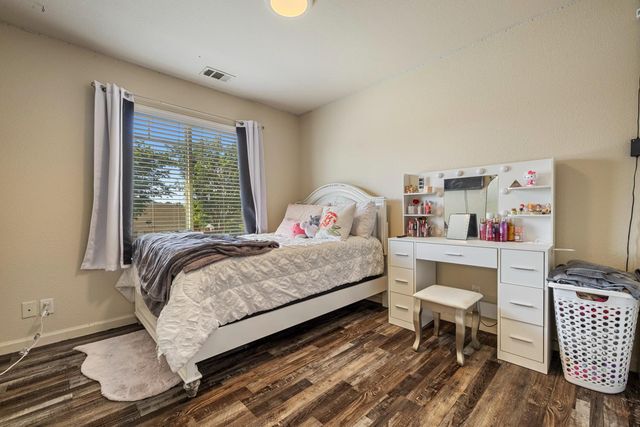 998 E J St, Oakdale, CA 95361