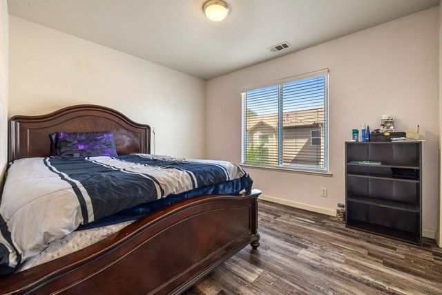 998 E J St, Oakdale, CA 95361