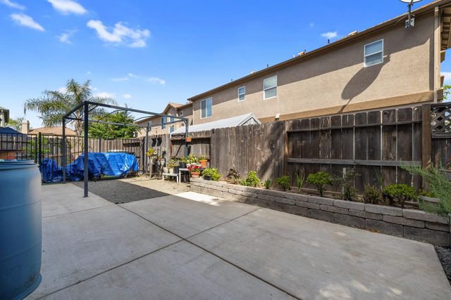 998 E J St, Oakdale, CA 95361