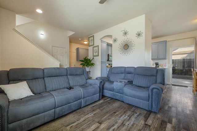 998 E J St, Oakdale, CA 95361