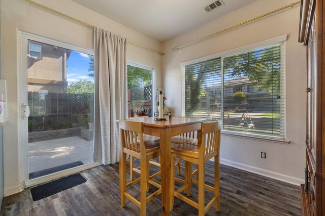 998 E J St, Oakdale, CA 95361
