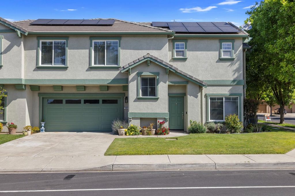 998 E J St, Oakdale, CA 95361