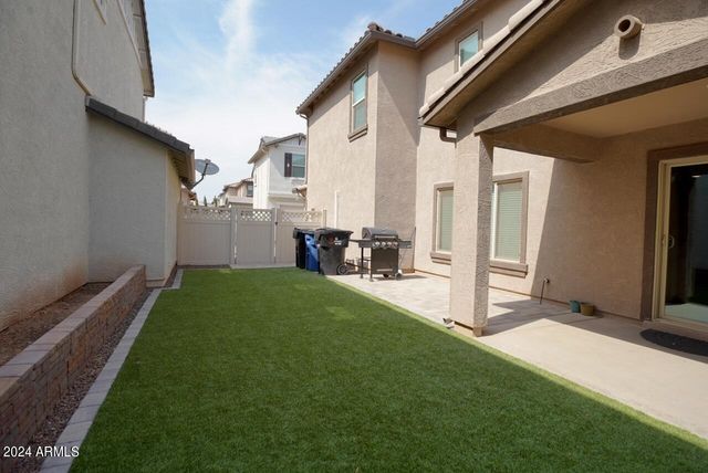 896 S Pheasant Drive, Gilbert, AZ 85296