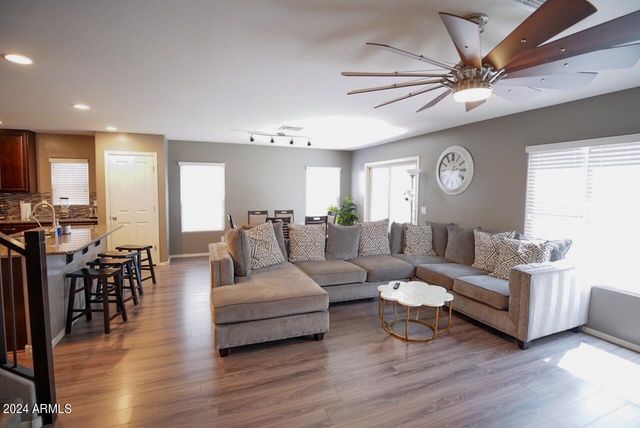 896 S Pheasant Drive, Gilbert, AZ 85296