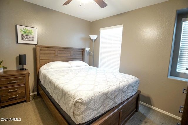 896 S Pheasant Drive, Gilbert, AZ 85296