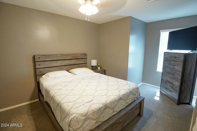896 S Pheasant Drive, Gilbert, AZ 85296