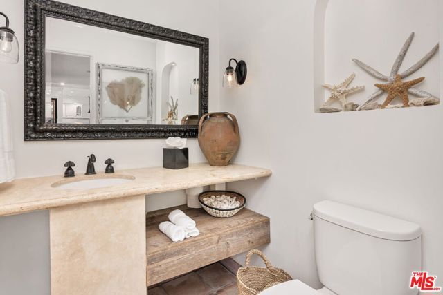 213 Via Cordova, Newport Beach, CA 92663