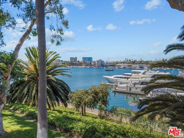 213 Via Cordova, Newport Beach, CA 92663