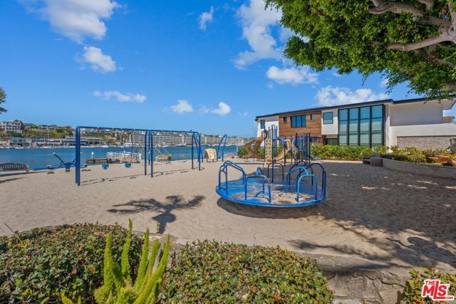 213 Via Cordova, Newport Beach, CA 92663