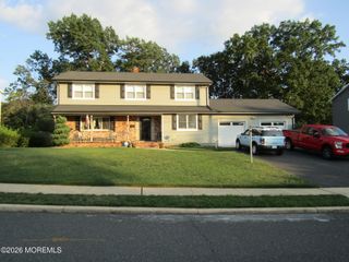 4 Windsor Road, Howell, NJ 07731