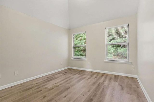 302 Kells Ct., Woodstock, GA 30188