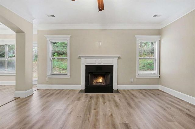 302 Kells Ct., Woodstock, GA 30188