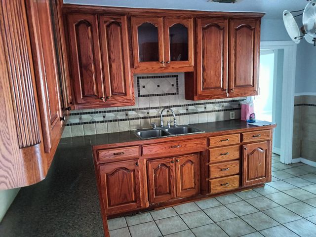 3213 8th Avenue, Fort Worth, TX 76110