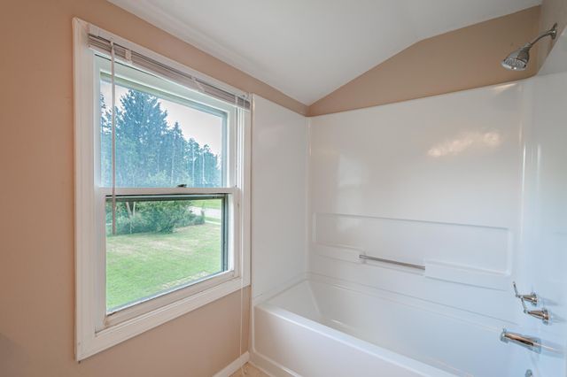 102 Lincolnwood Drive, Battle Creek, MI 49015