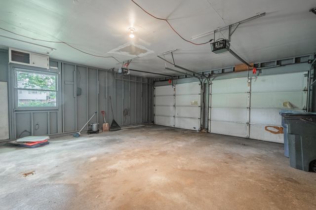 102 Lincolnwood Drive, Battle Creek, MI 49015