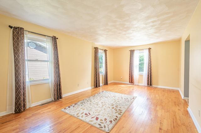 102 Lincolnwood Drive, Battle Creek, MI 49015