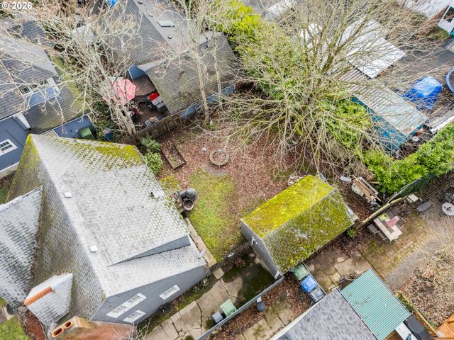 1564 CENTER St Ne, Salem, OR 97301