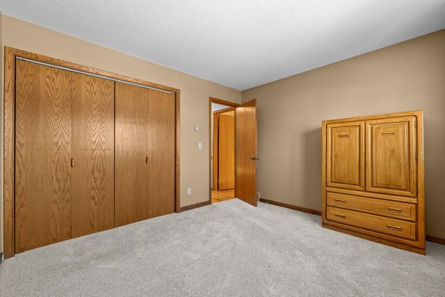 2609 11TH AVE NW, Minot, ND 58703