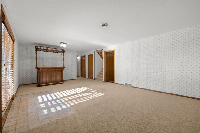 2609 11TH AVE NW, Minot, ND 58703