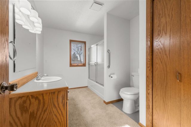 2609 11TH AVE NW, Minot, ND 58703