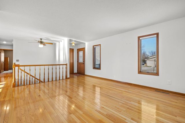 2609 11TH AVE NW, Minot, ND 58703