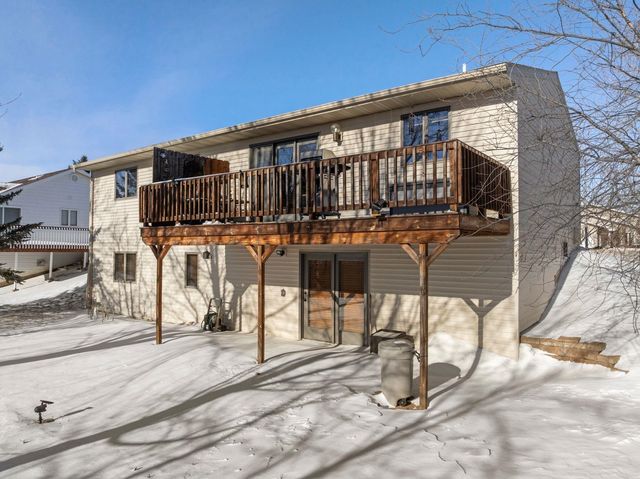 2609 11TH AVE NW, Minot, ND 58703