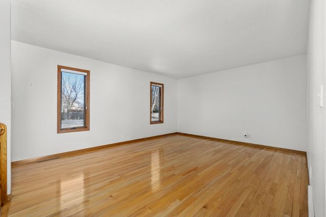 2609 11TH AVE NW, Minot, ND 58703