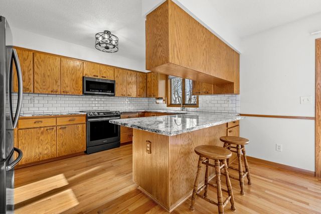 2609 11TH AVE NW, Minot, ND 58703