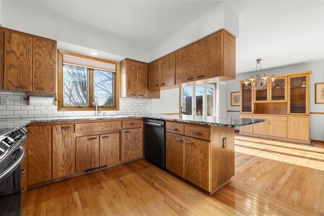 2609 11TH AVE NW, Minot, ND 58703