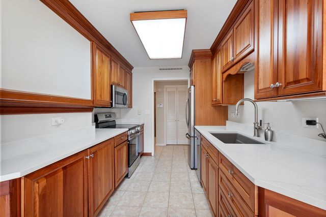 22 Park Lane 204, Park Ridge, IL 60068