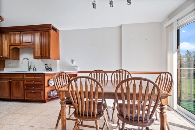 22 Park Lane 204, Park Ridge, IL 60068