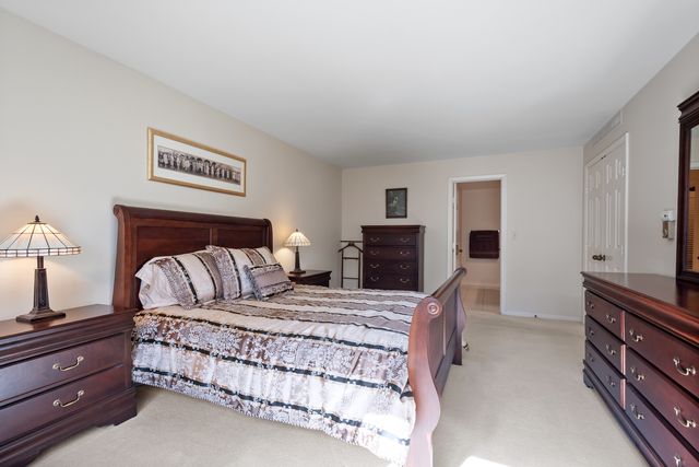 22 Park Lane 204, Park Ridge, IL 60068