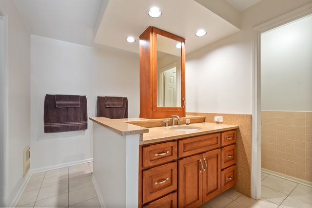 22 Park Lane 204, Park Ridge, IL 60068