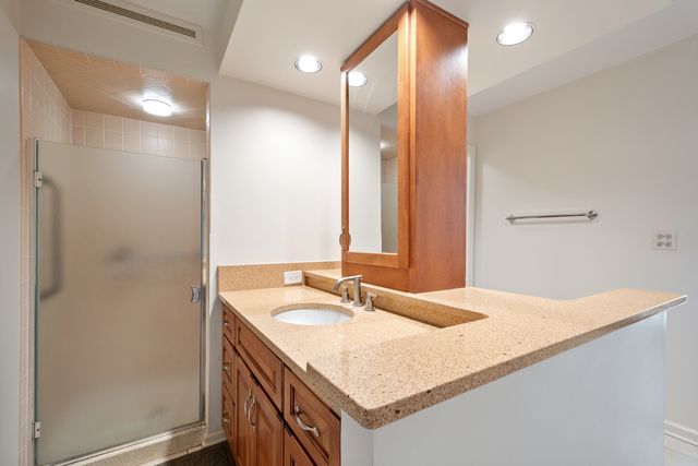 22 Park Lane 204, Park Ridge, IL 60068