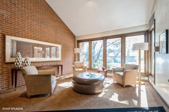 22 Park Lane 204, Park Ridge, IL 60068