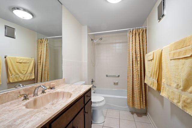 22 Park Lane 204, Park Ridge, IL 60068