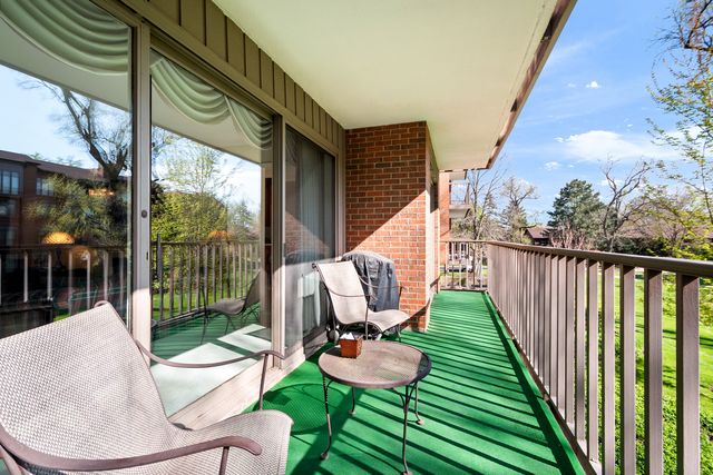 22 Park Lane 204, Park Ridge, IL 60068